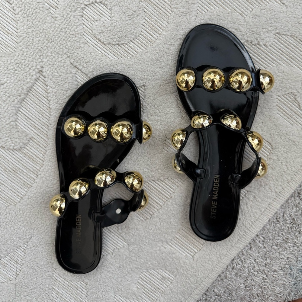 Steve Madden Chrishelle Black and Gold Jelly Sandals 7
